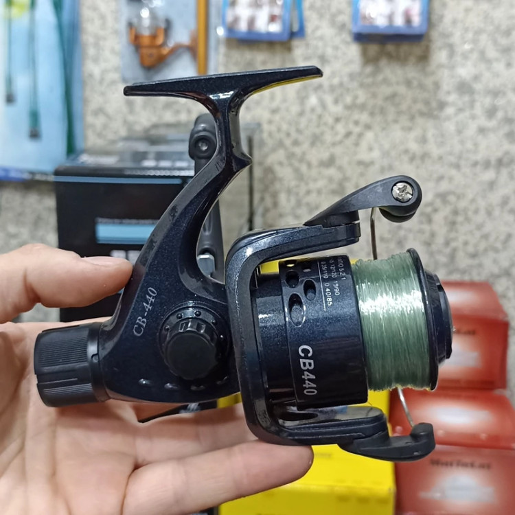 چرخ ماهیگیری اقتصادی برند کبری به همراه نخ مدل CB4000 مناسب برای چوب ماهیگیری لنسر ماهیگیری