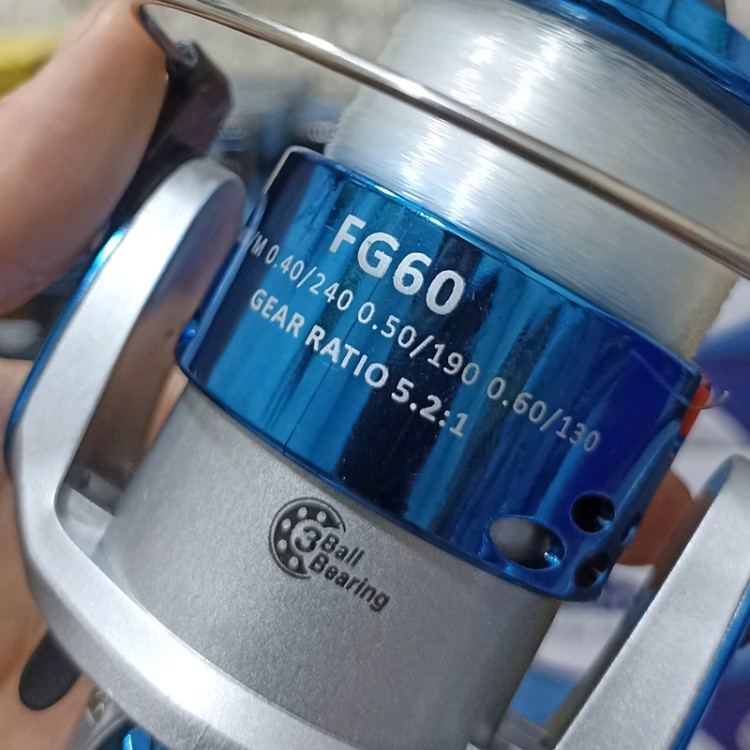 چرخ ماهیگیری 7000 برند دیوزن به همراه نخ مدل FG60 مناسب برای چوب ماهیگیری لنسر ماهیگیری