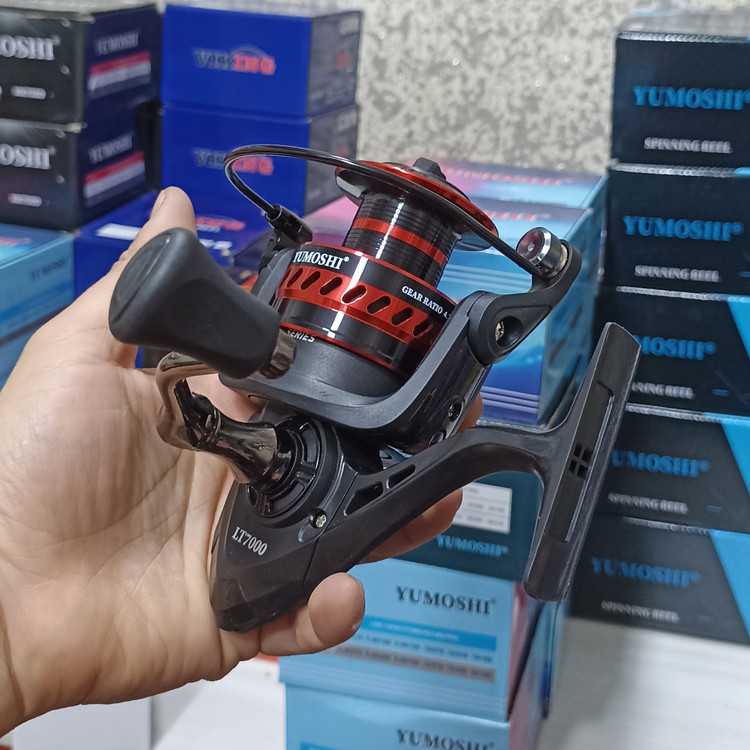 چرخ ماهیگیری 7000 برند یوموشی مدل LT7000 مناسب برای چوب ماهیگیری لنسر ماهیگیری