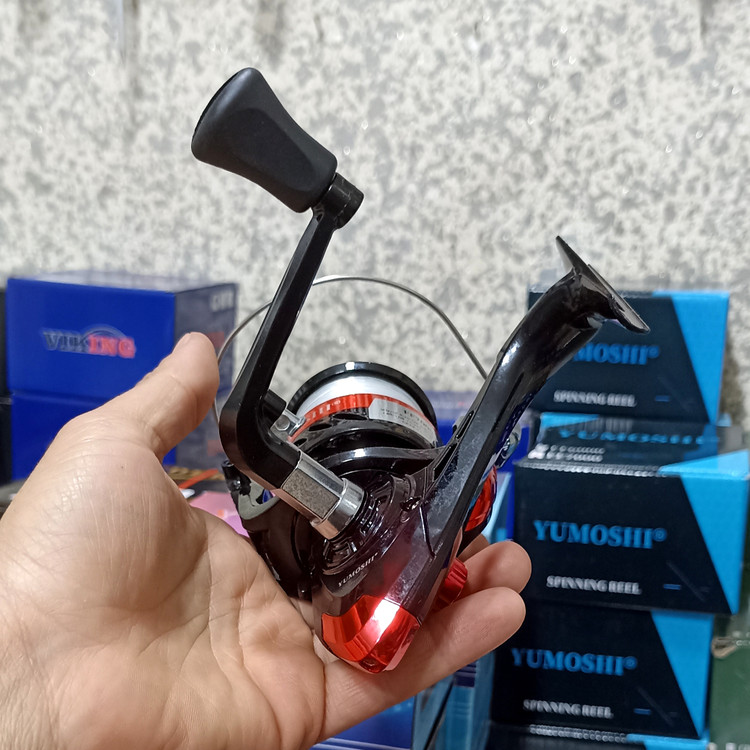 چرخ ماهیگیری 7000 برند یوموشی به همراه نخ مدل FF7000 مناسب برای چوب ماهیگیری لنسر ماهیگیری