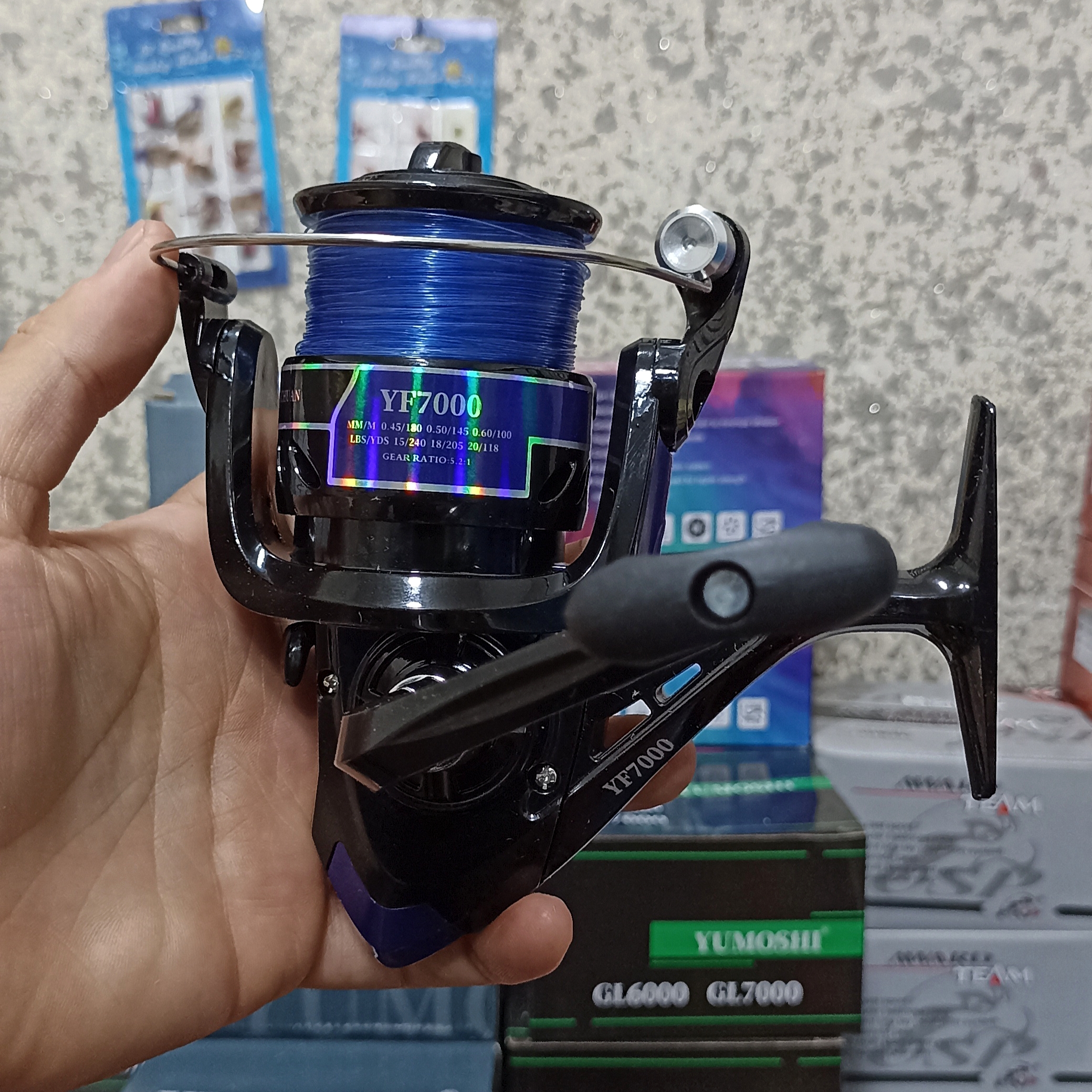 چرخ ماهیگیری 7000 برند یوموشی جیهان به همراه نخ مدل YF7000 مناسب برای چوب ماهیگیری لنسر ماهیگیری