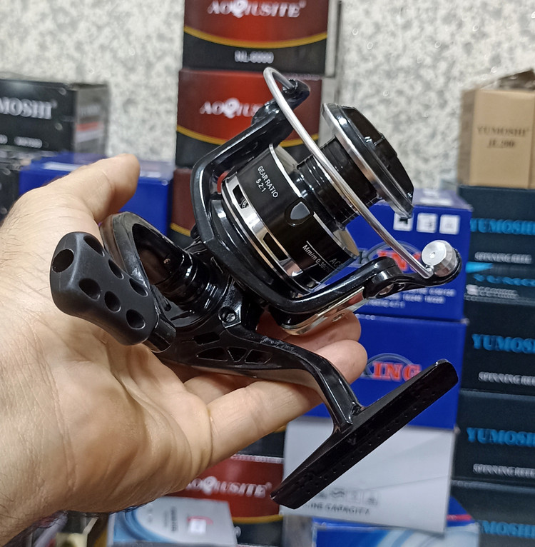 چرخ ماهیگیری 6000 برند مستر مدل AC black 6000 مناسب برای چوب ماهیگیری لنسر ماهیگیری